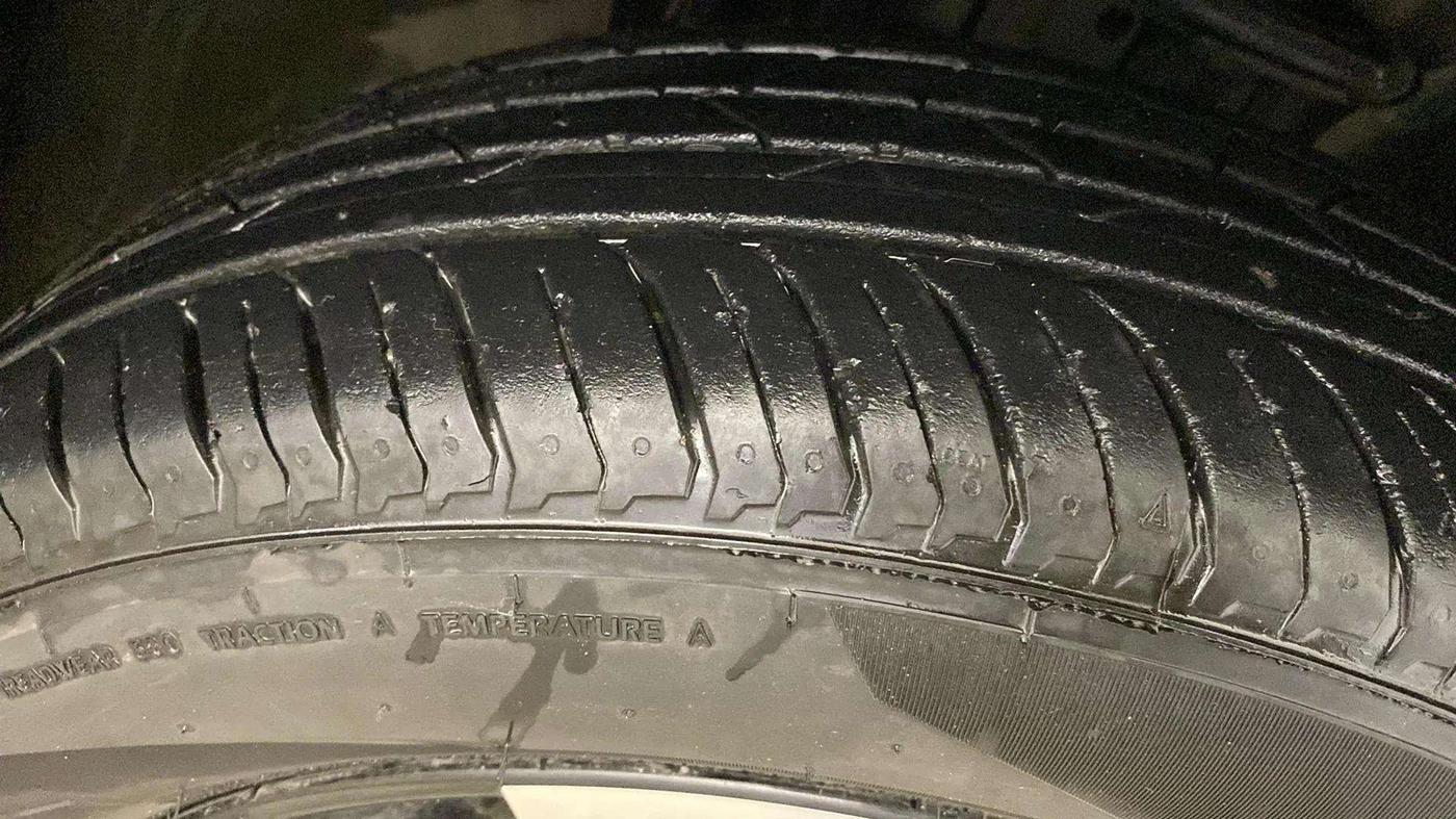 2024 Nissan MAGNITE XV AMT, Petrol, Automatic, 8,826 km, Right Front Tyre Tread