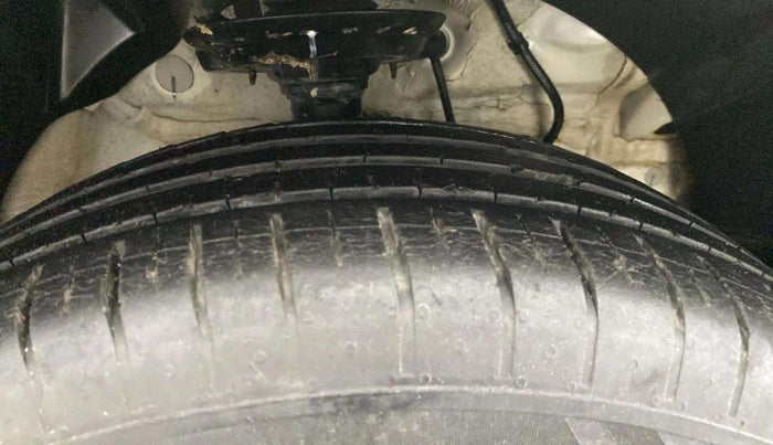 2021 Mahindra XUV300 W4 1.2 PETROL, Petrol, Manual, 20,023 km, Right Front Tyre Tread