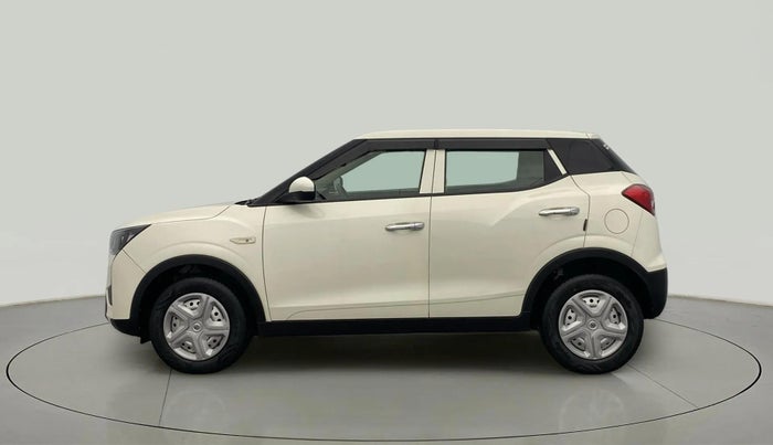 2021 Mahindra XUV300 W4 1.2 PETROL, Petrol, Manual, 20,023 km, Left Side