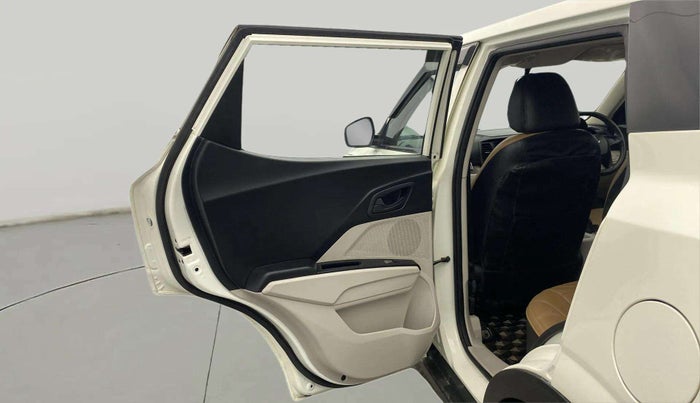2021 Mahindra XUV300 W4 1.2 PETROL, Petrol, Manual, 20,023 km, LHS Rear Door