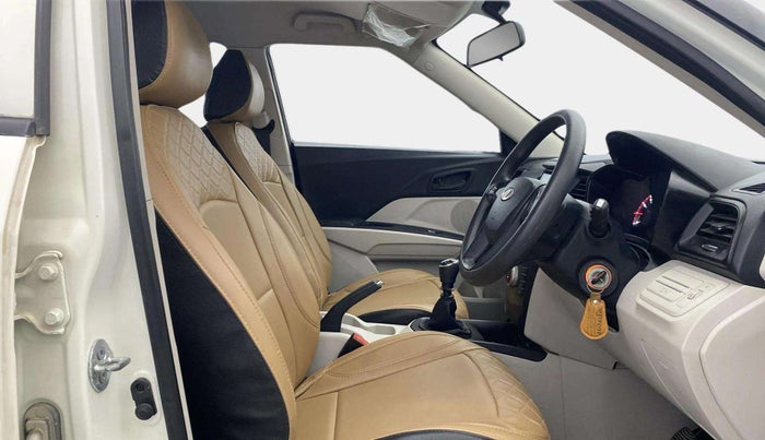 2021 Mahindra XUV300 W4 1.2 PETROL, Petrol, Manual, 20,023 km, Right Side Front Door Cabin