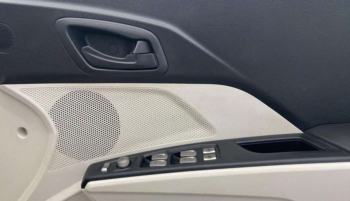 2021 Mahindra XUV300 W4 1.2 PETROL, Petrol, Manual, 20,023 km, Driver Side Door Panels Control