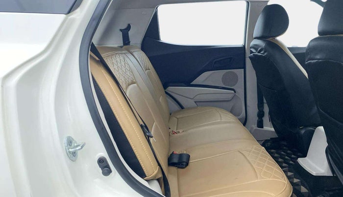 2021 Mahindra XUV300 W4 1.2 PETROL, Petrol, Manual, 20,023 km, Right Side Rear Door Cabin