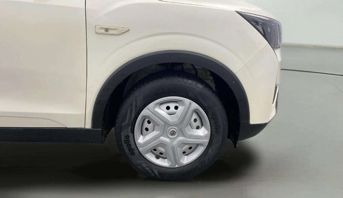 2021 Mahindra XUV300 W4 1.2 PETROL, Petrol, Manual, 20,023 km, Right Front Wheel
