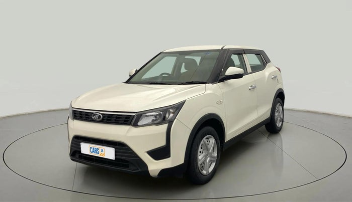 2021 Mahindra XUV300 W4 1.2 PETROL, Petrol, Manual, 20,023 km, Left Front Diagonal