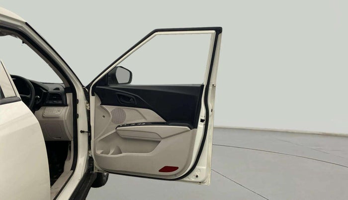 2021 Mahindra XUV300 W4 1.2 PETROL, Petrol, Manual, 20,023 km, RHS Front Door