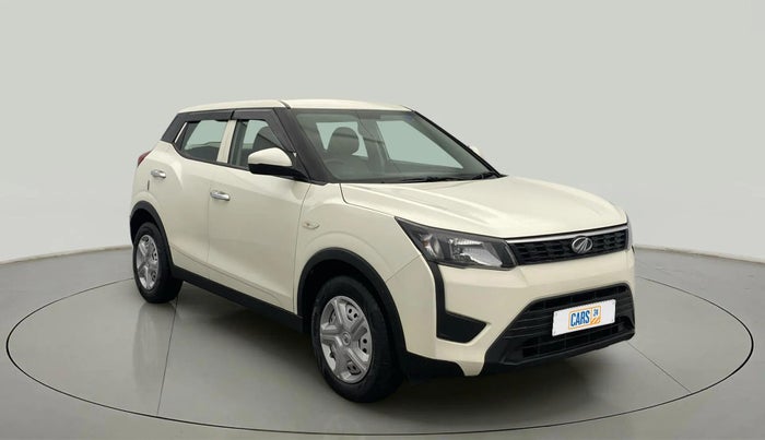 2021 Mahindra XUV300 W4 1.2 PETROL, Petrol, Manual, 20,023 km, Right Front Diagonal