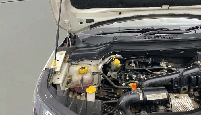 2021 Mahindra XUV300 W4 1.2 PETROL, Petrol, Manual, 20,023 km, Engine View - Right