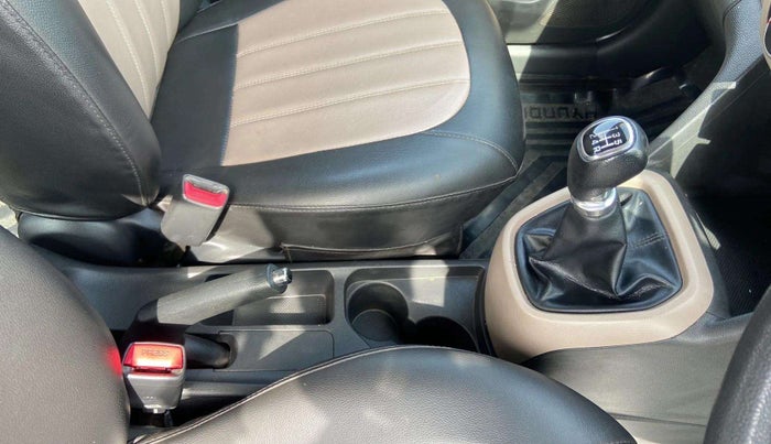 2017 Hyundai Grand i10 SPORTZ (O) 1.2 KAPPA VTVT, Petrol, Manual, 74,577 km, Gear Lever