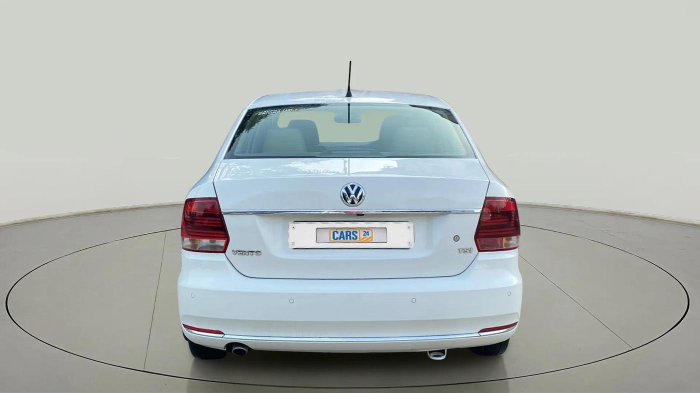 2018 Volkswagen Vento HIGHLINE PLUS 1.2 AT 16 ALLOY, Petrol, Automatic, 99,000 km, Back/Rear