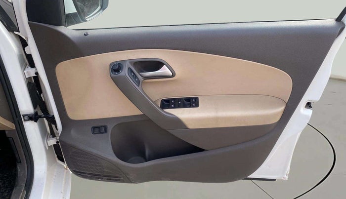 2018 Volkswagen Vento HIGHLINE PLUS 1.2 AT 16 ALLOY, Petrol, Automatic, 98,750 km, Driver Side Door Panels Control