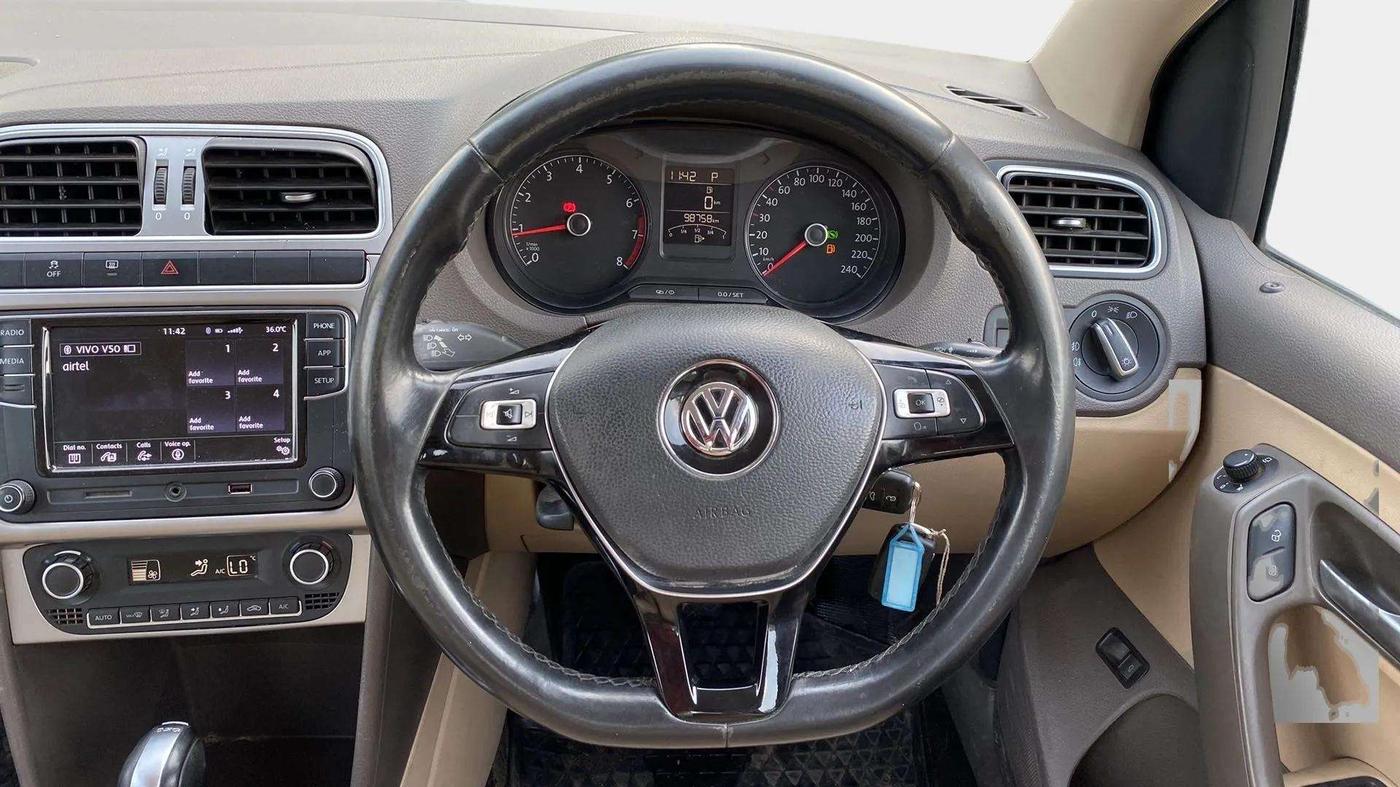 2018 Volkswagen Vento HIGHLINE PLUS 1.2 AT 16 ALLOY, Petrol, Automatic, 99,000 km, Steering Wheel Close Up
