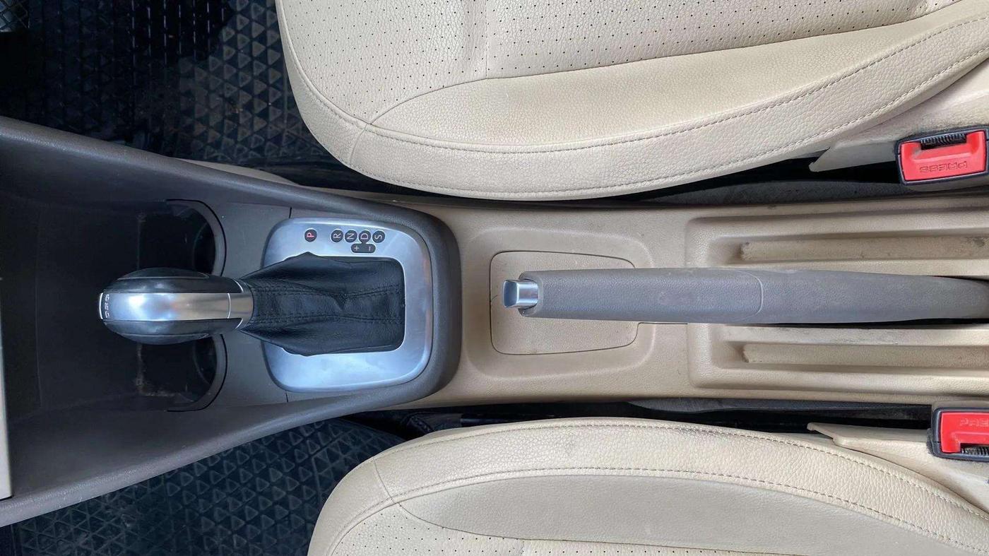 2018 Volkswagen Vento HIGHLINE PLUS 1.2 AT 16 ALLOY, Petrol, Automatic, 99,000 km, Gear Lever