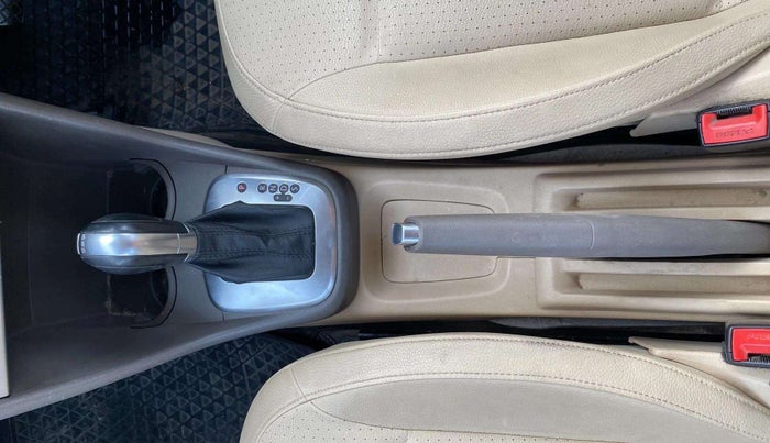 2018 Volkswagen Vento HIGHLINE PLUS 1.2 AT 16 ALLOY, Petrol, Automatic, 98,750 km, Gear Lever
