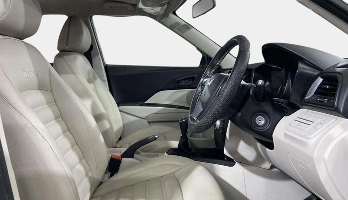 2023 Mahindra XUV300 W4 1.2 PETROL, Petrol, Manual, 15,541 km, Right Side Front Door Cabin