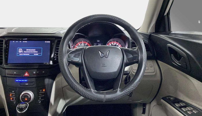 2023 Mahindra XUV300 W4 1.2 PETROL, Petrol, Manual, 15,541 km, Steering Wheel Close Up