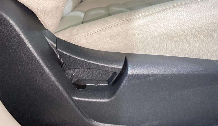 2023 Mahindra XUV300 W4 1.2 PETROL, Petrol, Manual, 15,541 km, Driver Side Adjustment Panel