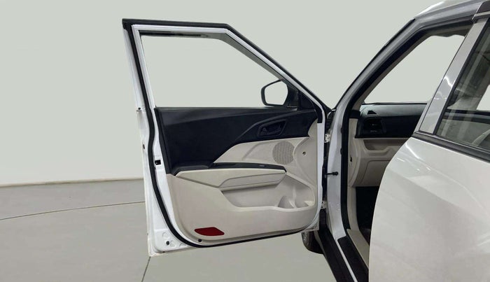 2023 Mahindra XUV300 W4 1.2 PETROL, Petrol, Manual, 15,541 km, LHS Front Door