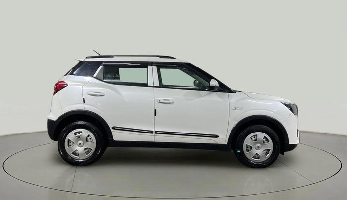 2023 Mahindra XUV300 W4 1.2 PETROL, Petrol, Manual, 15,541 km, Right Side View