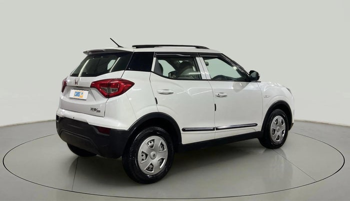 2023 Mahindra XUV300 W4 1.2 PETROL, Petrol, Manual, 15,541 km, Right Back Diagonal