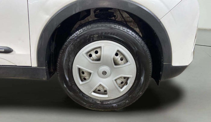 2023 Mahindra XUV300 W4 1.2 PETROL, Petrol, Manual, 15,541 km, Right Front Wheel