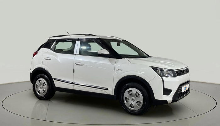 2023 Mahindra XUV300 W4 1.2 PETROL, Petrol, Manual, 15,541 km, Right Front Diagonal