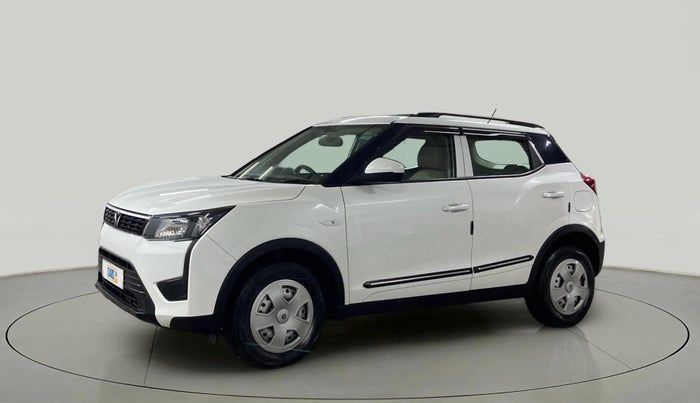 2023 Mahindra XUV300 W4 1.2 PETROL, Petrol, Manual, 15,541 km, Left Front Diagonal