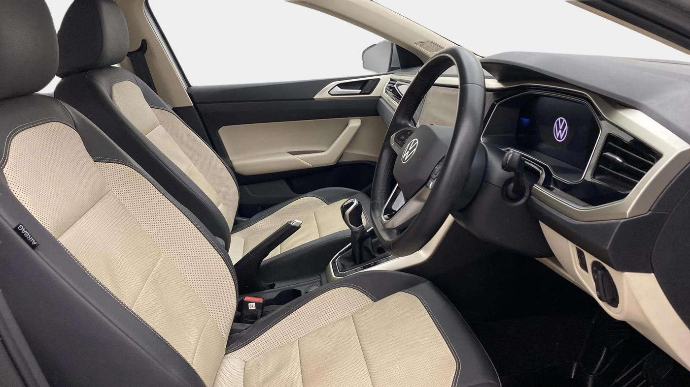 2023 Volkswagen VIRTUS TOPLINE TSI 1.0 MT, Petrol, Manual, 30,573 km, Right Side Front Door Cabin