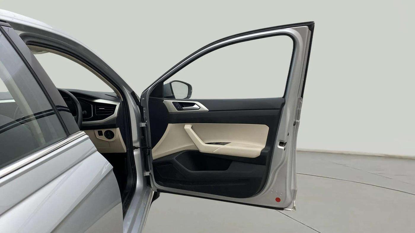 2023 Volkswagen VIRTUS TOPLINE TSI 1.0 MT, Petrol, Manual, 30,573 km, RHS Front Door
