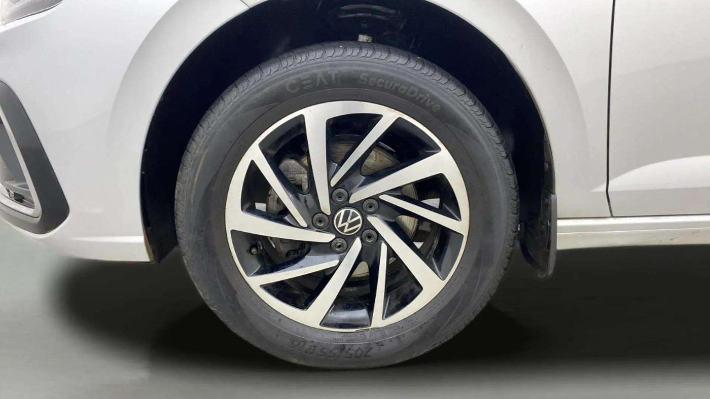 2023 Volkswagen VIRTUS TOPLINE TSI 1.0 MT, Petrol, Manual, 30,573 km, Left Front Wheel