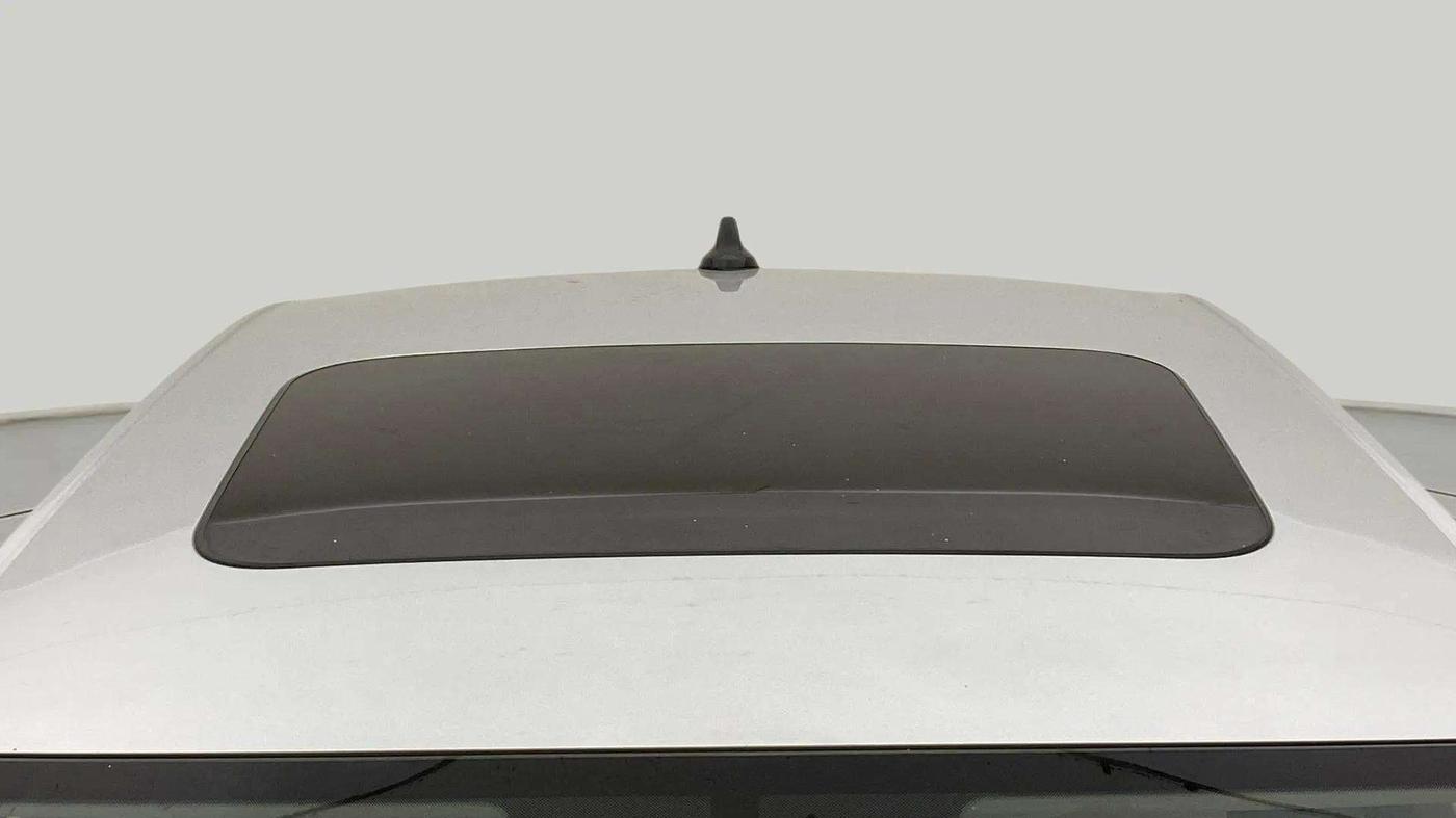 2023 Volkswagen VIRTUS TOPLINE TSI 1.0 MT, Petrol, Manual, 30,573 km, Moonroof/ Sunroof