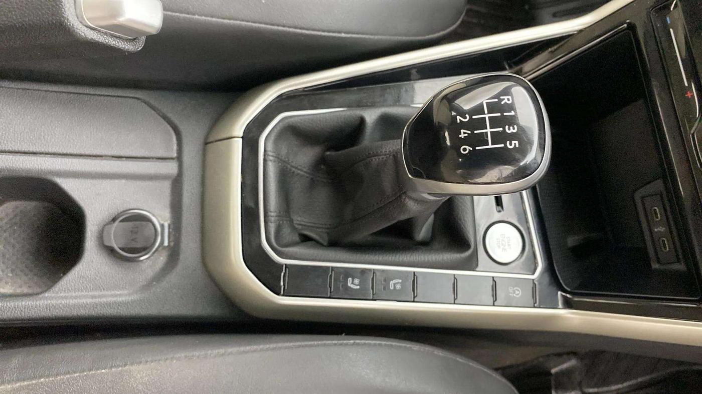 2023 Volkswagen VIRTUS TOPLINE TSI 1.0 MT, Petrol, Manual, 30,573 km, Gear Lever