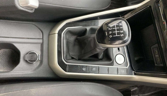 2023 Volkswagen VIRTUS TOPLINE TSI 1.0 MT, Petrol, Manual, 30,573 km, Gear Lever