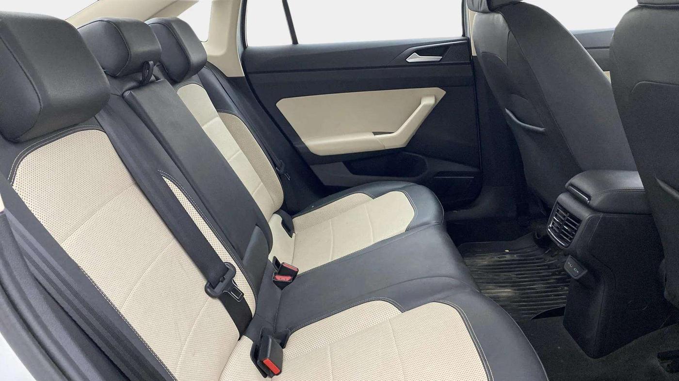 2023 Volkswagen VIRTUS TOPLINE TSI 1.0 MT, Petrol, Manual, 30,573 km, Right Side Rear Door Cabin