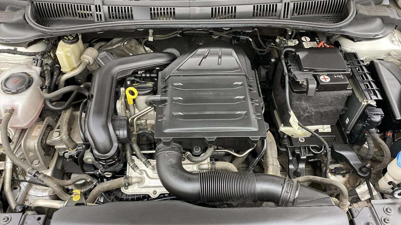 2023 Volkswagen VIRTUS TOPLINE TSI 1.0 MT, Petrol, Manual, 30,573 km, Engine View