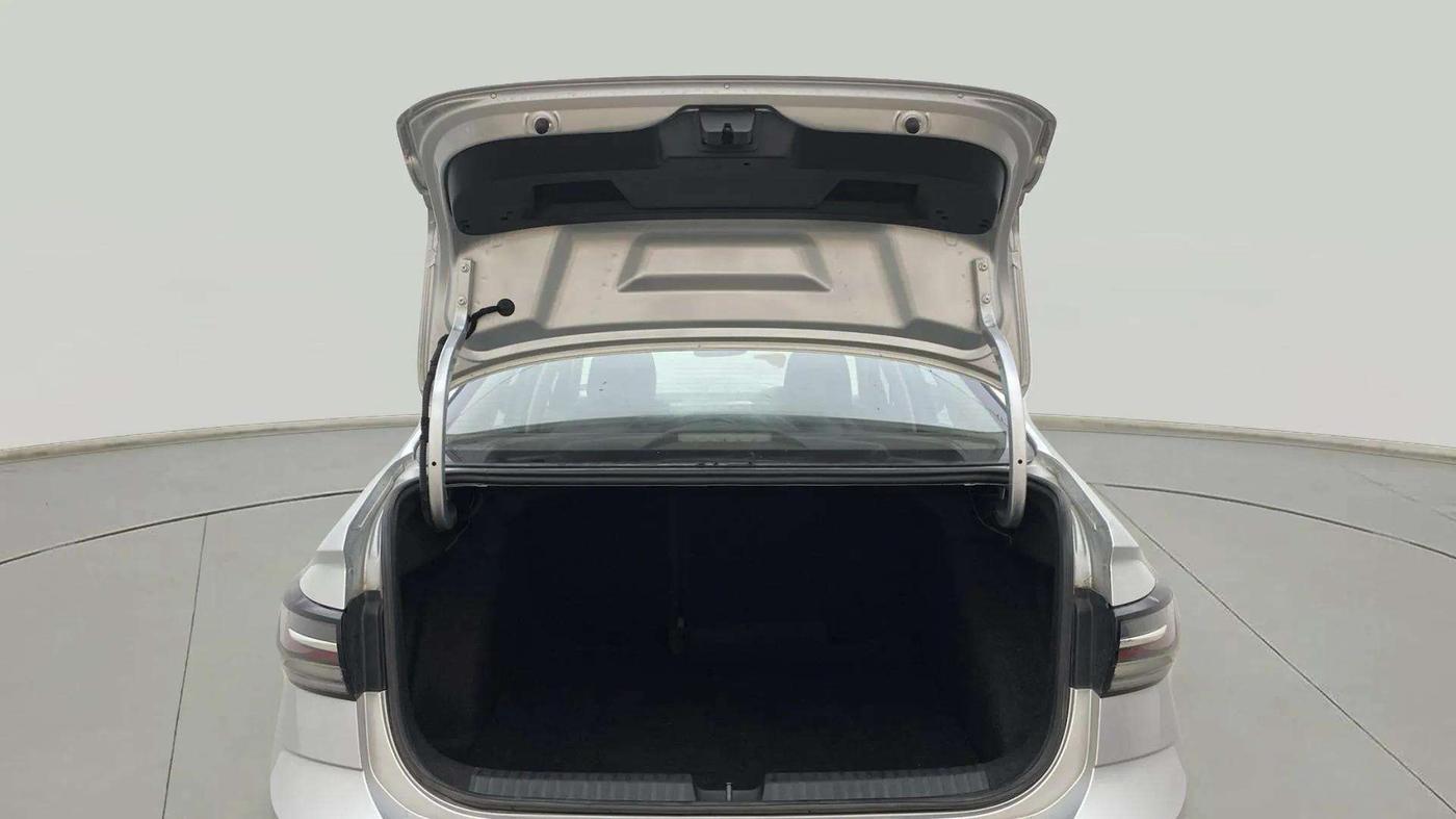 2023 Volkswagen VIRTUS TOPLINE TSI 1.0 MT, Petrol, Manual, 30,573 km, Boot Door Open