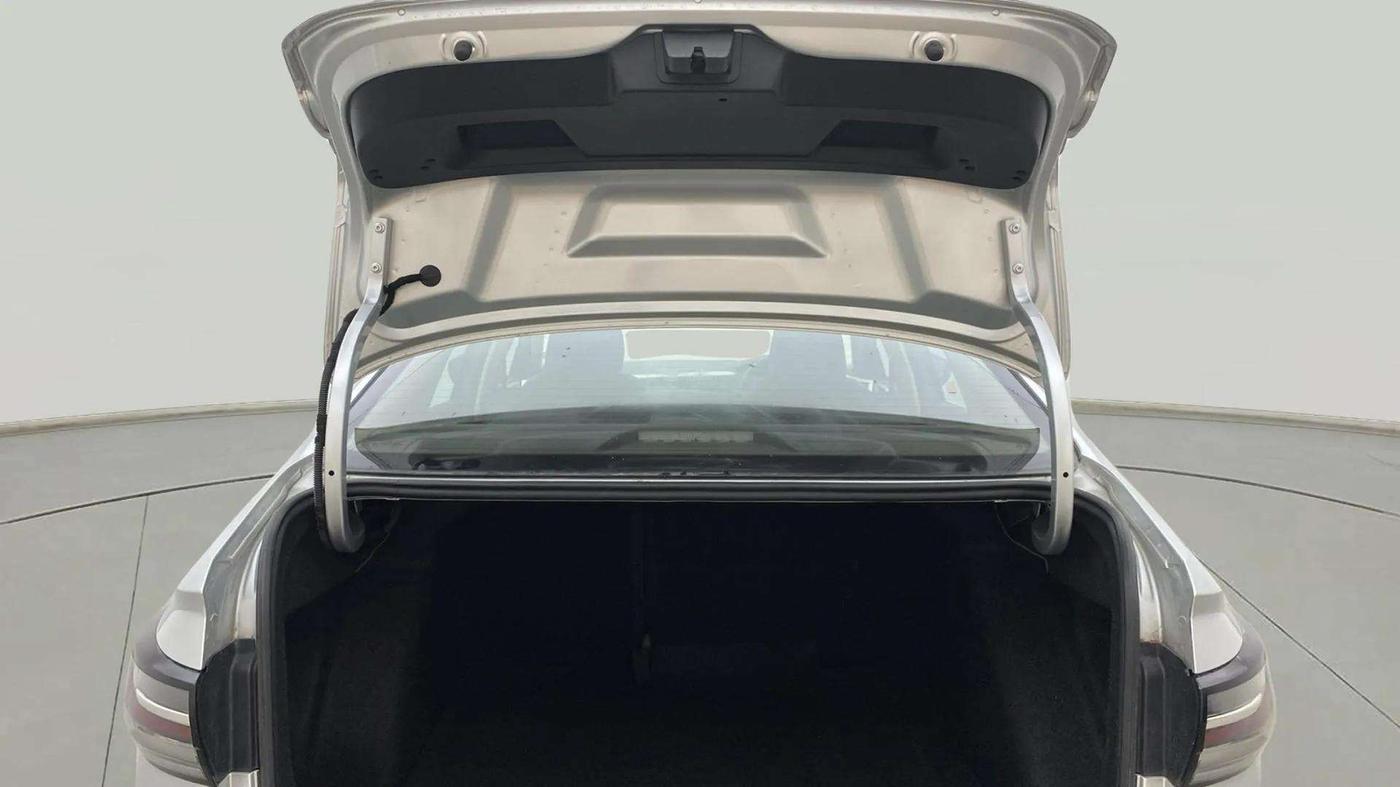 2023 Volkswagen VIRTUS TOPLINE TSI 1.0 MT, Petrol, Manual, 30,573 km, Boot Open Zoomed View