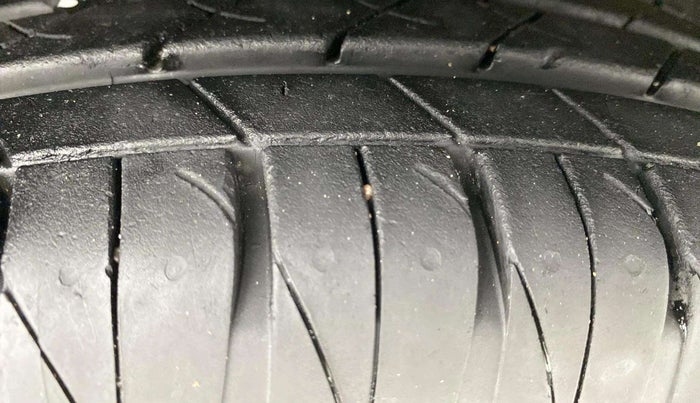 2023 KIA SONET HTX 1.0 IMT, Petrol, Manual, 18,711 km, Right Front Tyre Tread