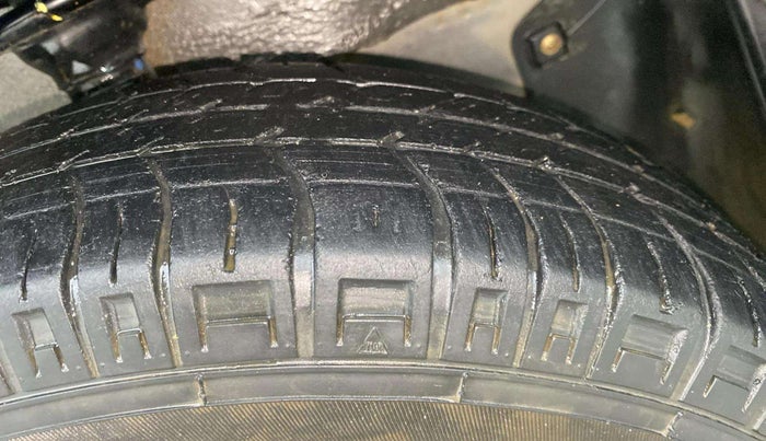 2022 Maruti Eeco 7 STR STD(O), Petrol, Manual, 24,543 km, Left Front Tyre Tread