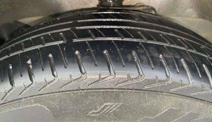 2022 Maruti Eeco 7 STR STD(O), Petrol, Manual, 24,543 km, Right Front Tyre Tread