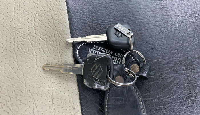 2022 Maruti Eeco 7 STR STD(O), Petrol, Manual, 24,543 km, Key Close Up