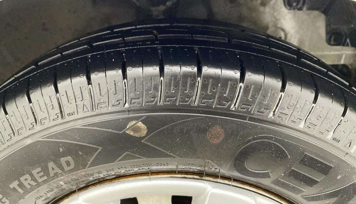2015 Hyundai Eon ERA +, Petrol, Manual, 78,708 km, Right Front Tyre Tread
