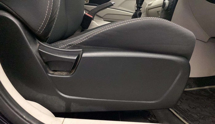 2022 Mahindra XUV300 W6 1.5 Sunroof Diesel, Diesel, Manual, 39,471 km, Driver Side Adjustment Panel