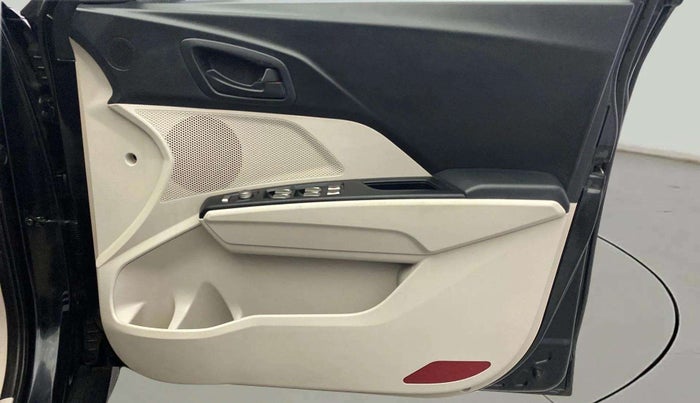 2022 Mahindra XUV300 W6 1.5 Sunroof Diesel, Diesel, Manual, 39,471 km, Driver Side Door Panels Control
