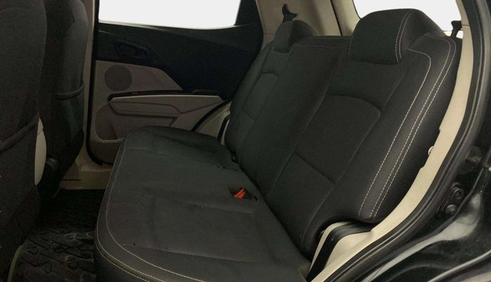 2022 Mahindra XUV300 W6 1.5 Sunroof Diesel, Diesel, Manual, 39,471 km, Right Side Rear Door Cabin