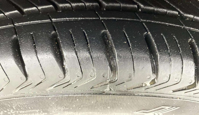 2018 Hyundai Grand i10 SPORTZ (O) AT 1.2 KAPPA VTVT, Petrol, Automatic, 51,831 km, Left Front Tyre Tread