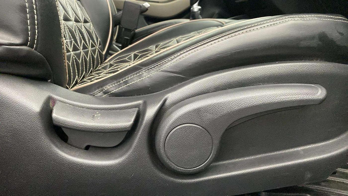 2019 Hyundai Elite i20 ASTA 1.2 (O), Petrol, Manual, 53,332 km, Driver Side Adjustment Panel