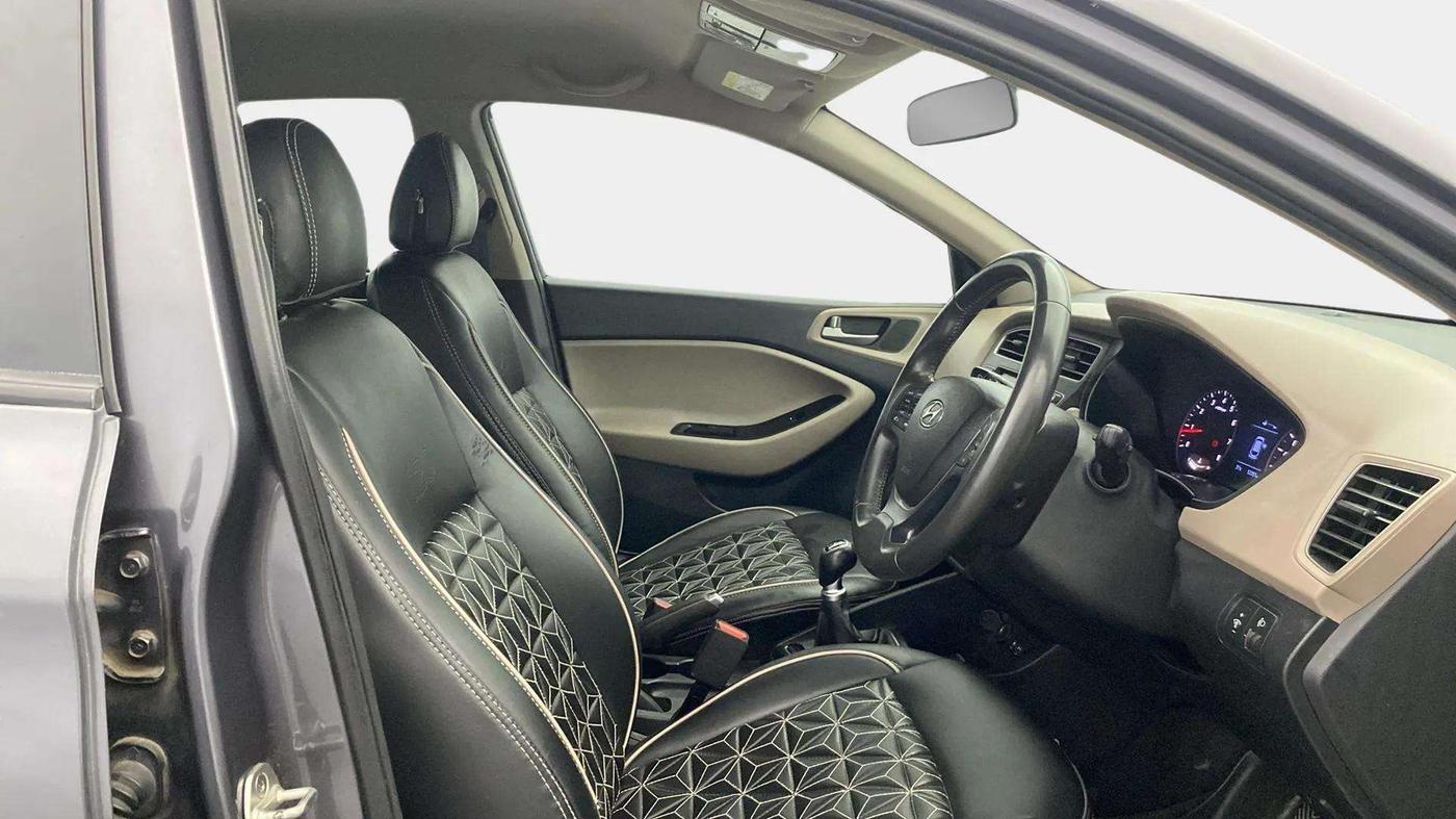 2019 Hyundai Elite i20 ASTA 1.2 (O), Petrol, Manual, 53,332 km, Right Side Front Door Cabin