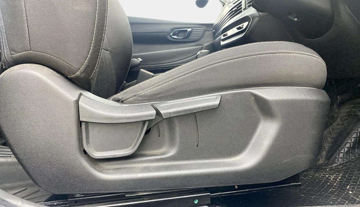 2023 Hyundai NEW I20 Sportz 1.2 IVT, Petrol, Automatic, 19,234 km, Driver Side Adjustment Panel