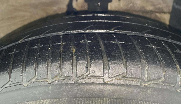 2015 Hyundai Xcent SX 1.2 (O), Petrol, Manual, 21,966 km, Right Front Tyre Tread